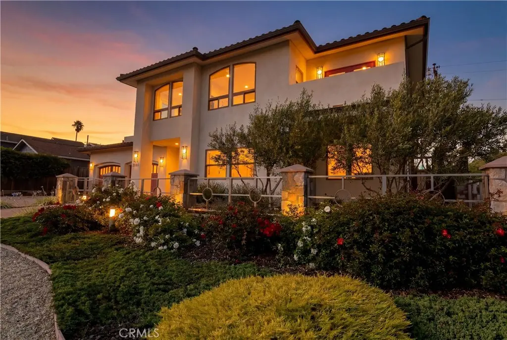 Residential Lease for rent at 2901 Ocean, Cayucos, San Luis Obispo County, CA featuring 4 beds and 4 baths