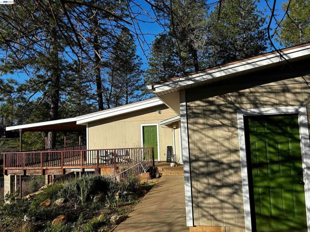 Single Family Residence for sale at 5694 Wendy Way, Oroville, CA featuring 2 beds and 2 baths