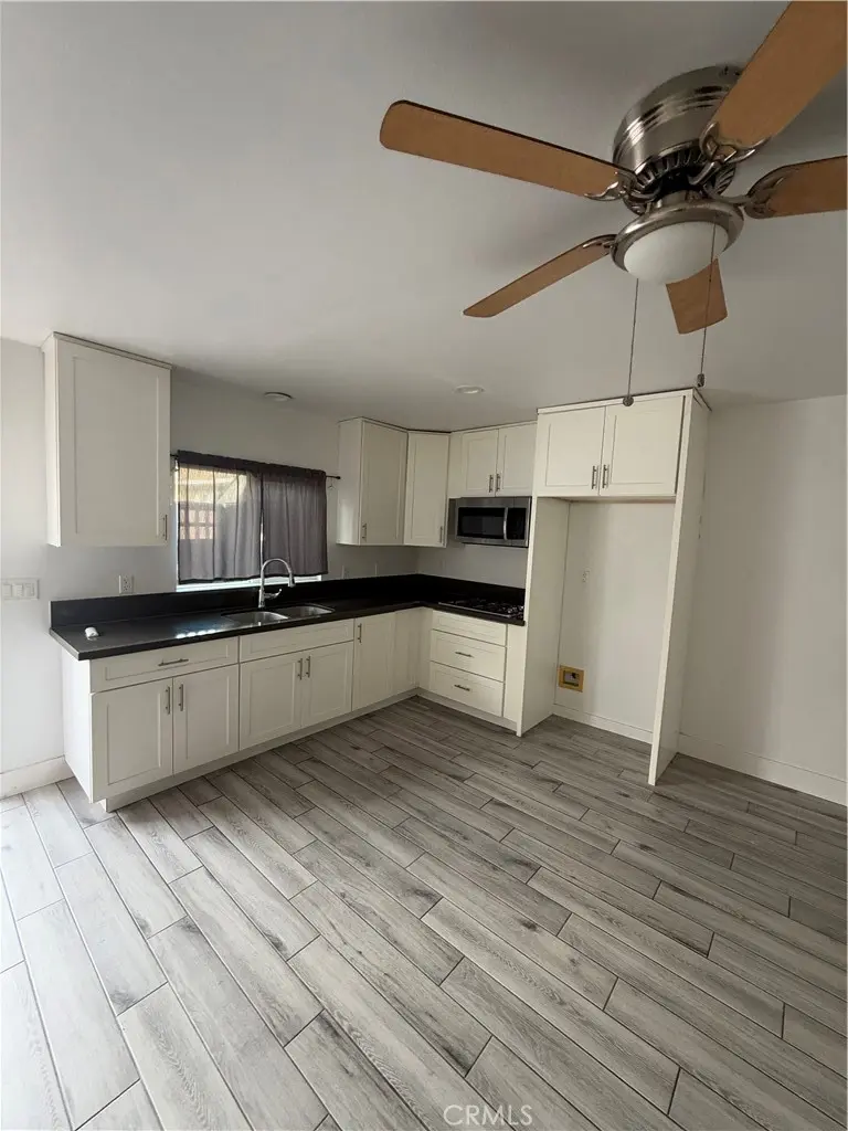 Duplex for rent at 2106 11th st, Santa Ana, CA featuring 1 bed and 1 bath