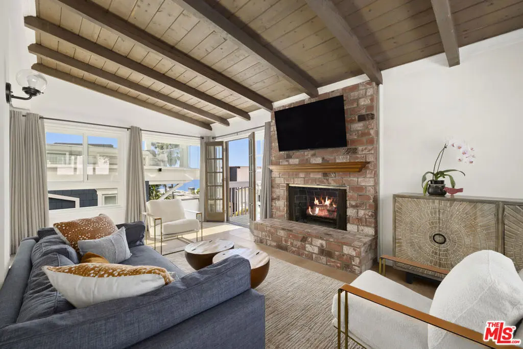 Townhouse for rent at 232 29th Street, Manhattan Beach, CA featuring 2 beds and 2 baths
