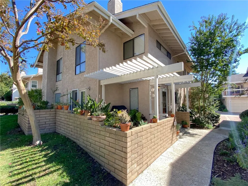 Condominium for rent at 324 W 7th Street, Claremont, CA featuring 3 beds and 3 baths