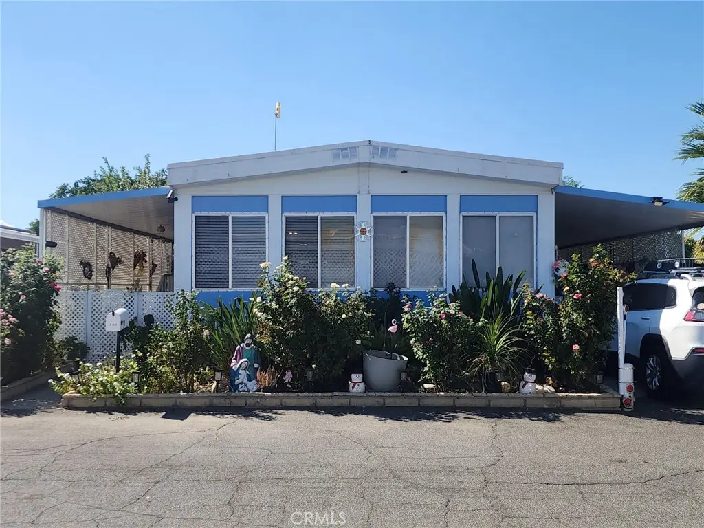 Manufactured In Park for sale at 881 N Lake Street 220, Hemet, CA featuring 2 beds and 2 baths