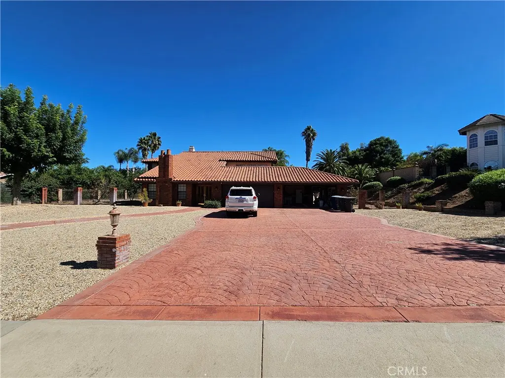 Single Family Residence for sale at 2073 Gainsborough, Riverside, CA featuring 5 beds and 4 baths