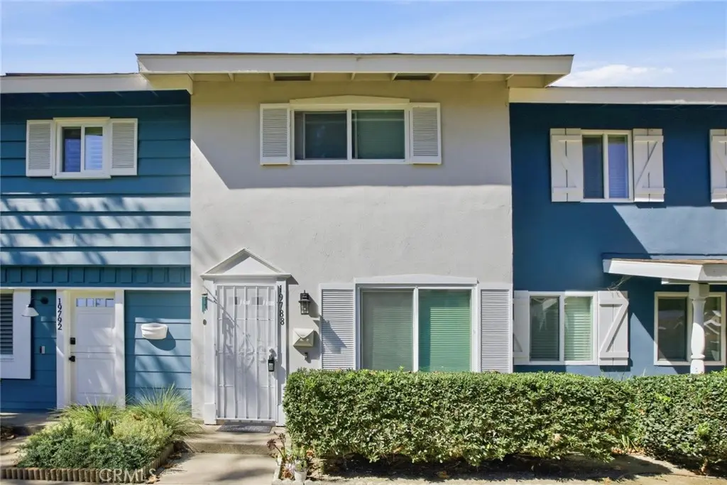 Single Family Residence for rent at 19788 Coventry Lane, Huntington Beach, CA featuring 2 beds and 2 baths