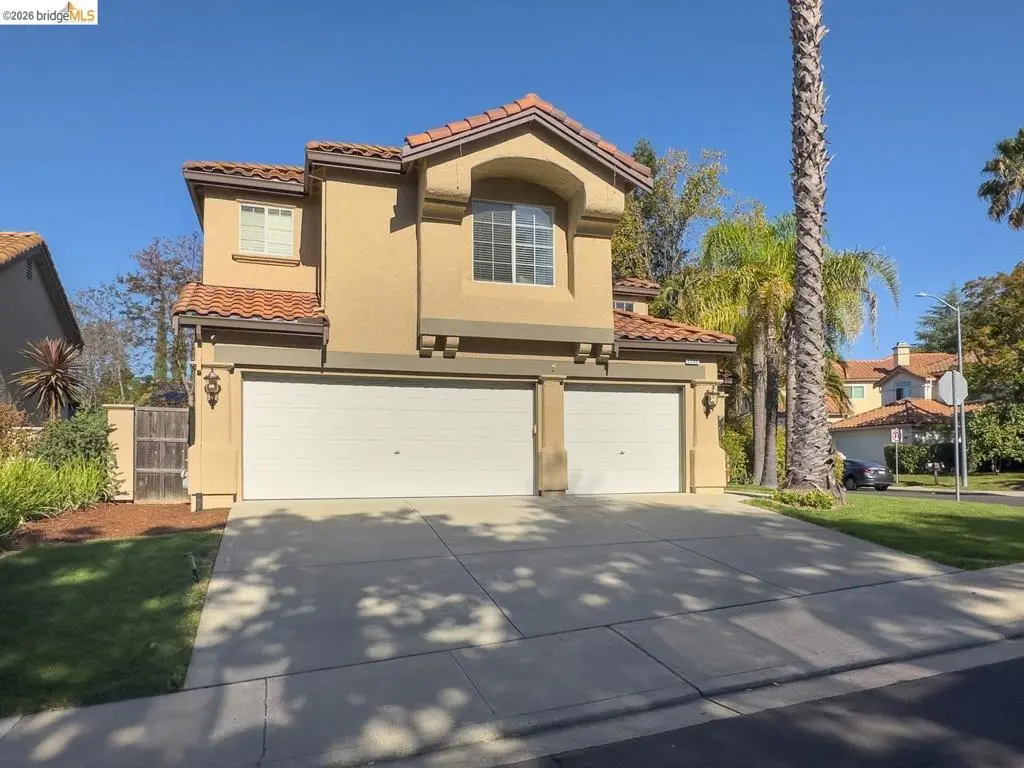 Single Family Residence for sale at 5300 Clearbrook Dr, Concord, CA featuring 4 beds and 3 baths