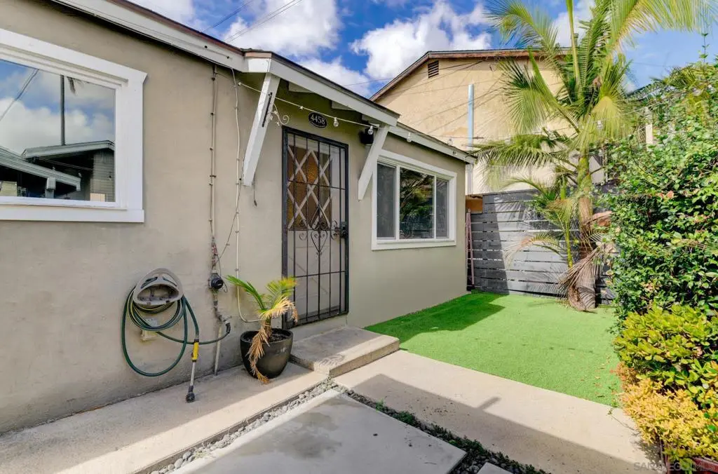 Residential Lease for rent at 4458 Copeland Ave, San Diego, San Diego County, CA featuring 2 beds and 1 bath