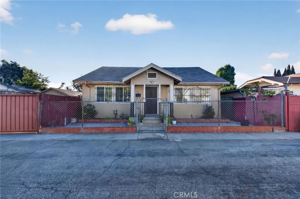 Single Family Residence for sale at 1135 Larch, Inglewood, CA featuring 2 beds and 1 bath