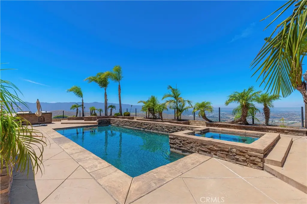 Single Family Residence for rent at 18458 Lakepointe, Riverside, CA featuring 4 beds and 3 baths