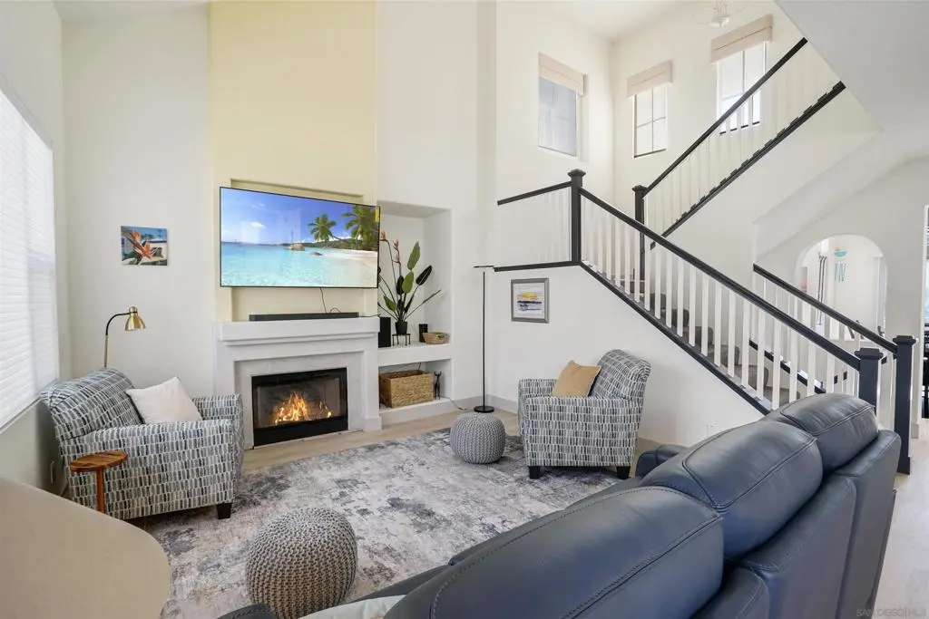 Residential Lease for rent at 11337 Carmel Creek Rd, San Diego, San Diego County, CA featuring 3 beds and 3 baths