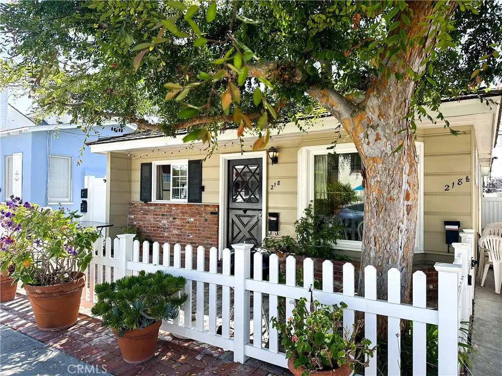 Duplex for rent at 218 Agate Avenue Front, Newport Beach, CA featuring 3 beds and 1 bath