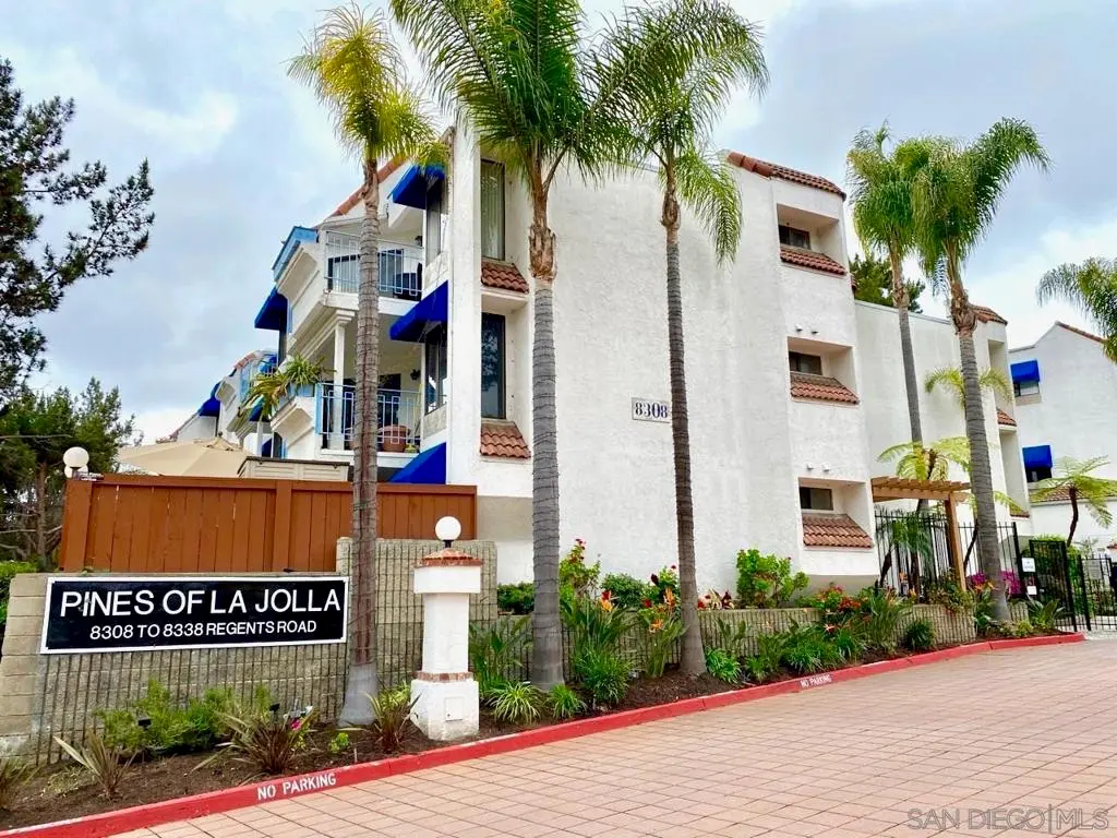 Residential Lease for rent at 8310 Regents Rd 3-H, University City, San Diego County, CA featuring 2 beds and 2 baths