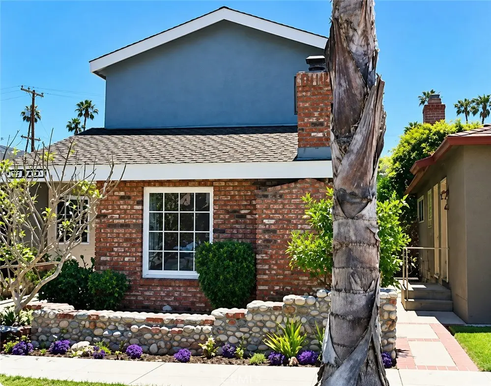 Condominium for sale at 228 5th St, #2, Seal Beach, CA featuring 2 beds and 1 bath