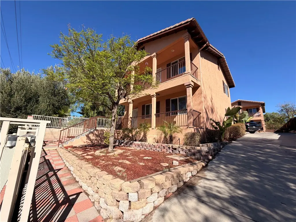 Duplex for sale at 905 W Sumner, Lake Elsinore, CA