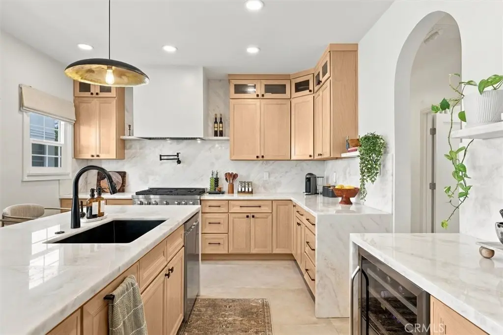 Duplex for sale at 900 S Curson, Los Angeles, CA featuring 6 beds and 4 baths
