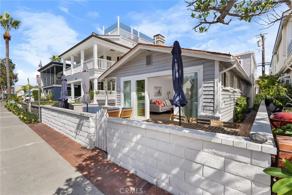 Duplex for rent at 118 Marine B, Newport Beach, CA featuring 2 beds and 1 bath