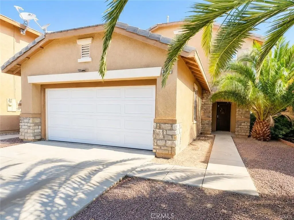 Single Family Residence for rent at 14444 Moon Valley, Victorville, CA featuring 4 beds and 3 baths