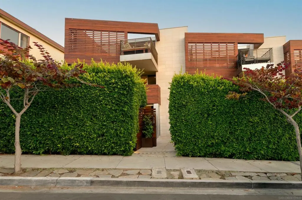 Residential Lease for rent at 435 Ravina, La Jolla, San Diego County, CA featuring 4 beds and 4 baths