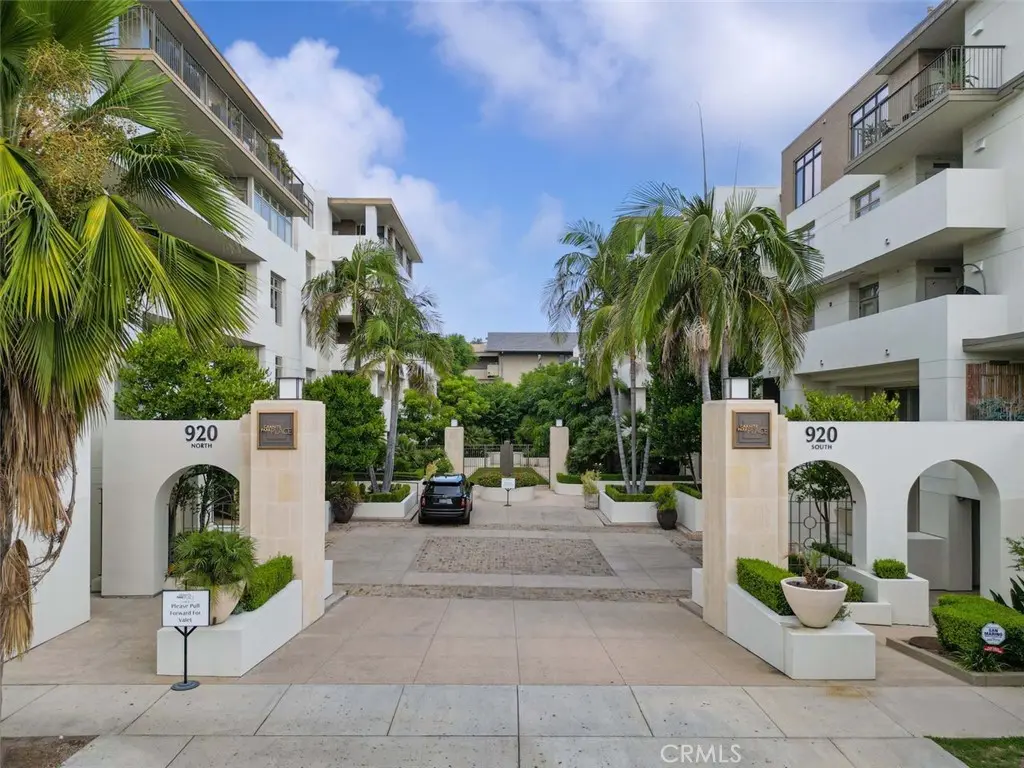 Condominium for sale at 920 Granite Drive 117, Pasadena, CA featuring 2 beds and 2 baths