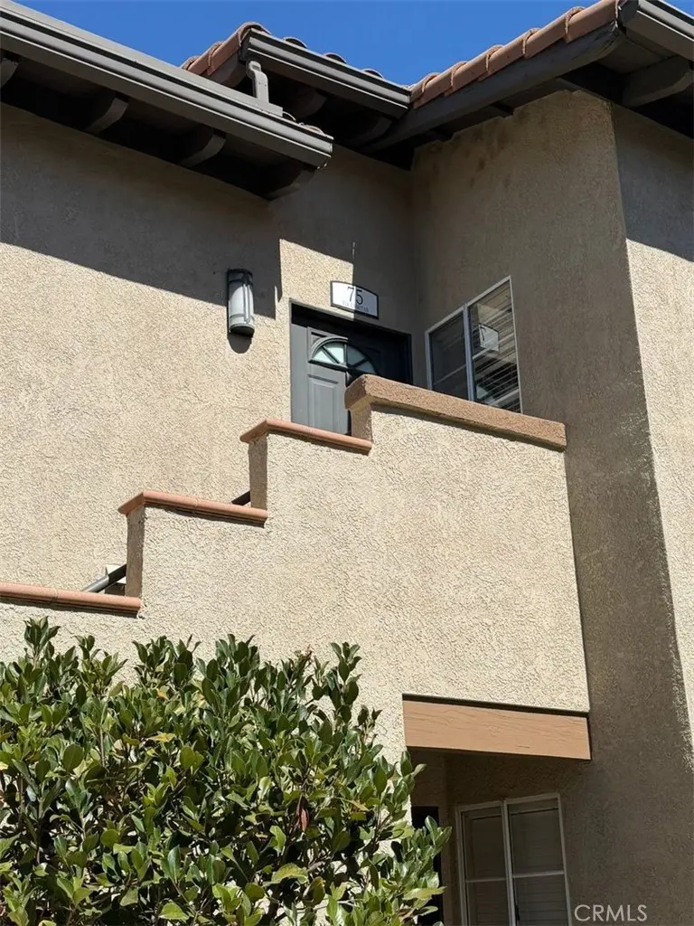 Condominium for rent at 75 Via Ermitas, Rancho Santa Margarita, CA featuring 1 bed and 1 bath