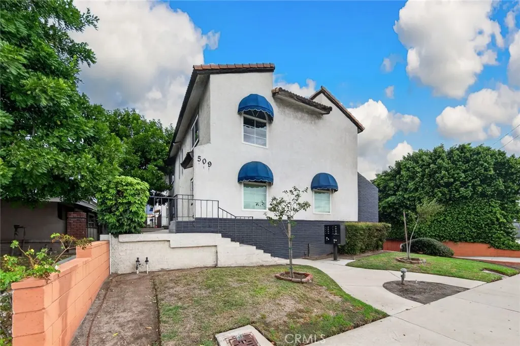 Condominium for sale at 509 W Duarte B, Monrovia, CA featuring 2 beds and 3 baths