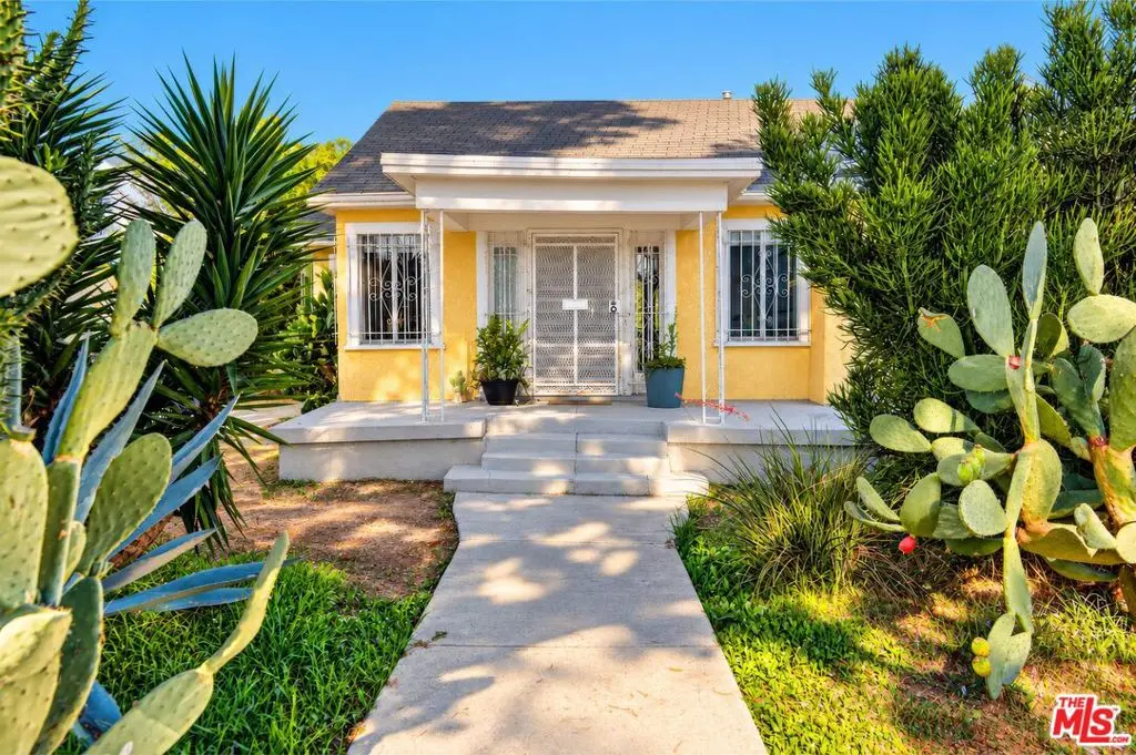 Single Family Residence for sale at 2753 S Rimpau Boulevard, Los Angeles, CA featuring 2 beds and 1 bath