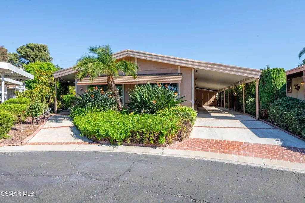 Residential Lease for rent at 20 Tahquitz Court 219, Camarillo, Ventura County, CA featuring 2 beds and 2 baths