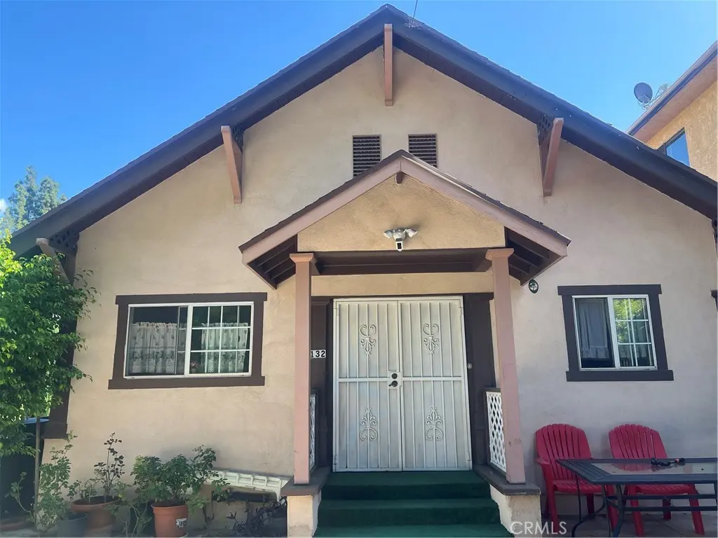 Duplex for rent at 132 N Craig, Pasadena, CA featuring 1 bed and 1 bath