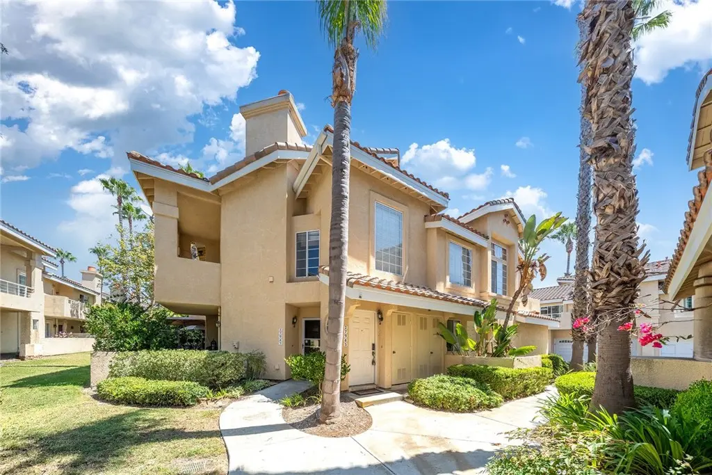 Condominium for sale at 27945 Via Ambrosa, Laguna Niguel, CA featuring 3 beds and 2 baths