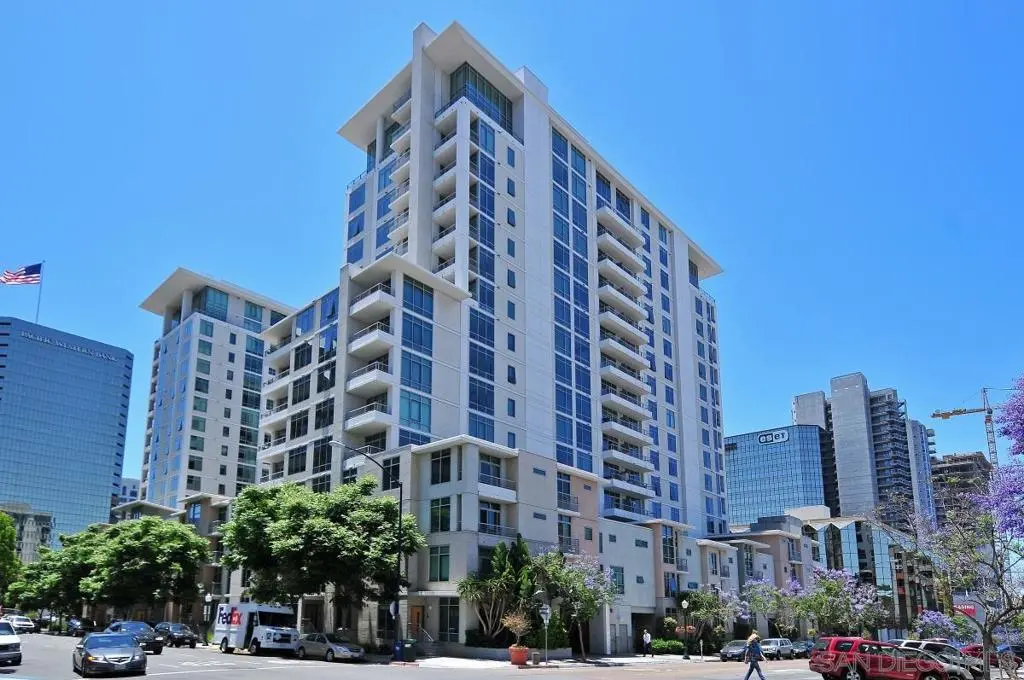 Residential Lease for rent at 425 W Beech St 333, San Diego, San Diego County, CA featuring 2 beds and 1 bath