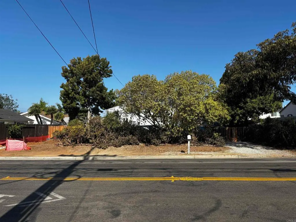 Single Family Residence for sale at 1706 California Street, Oceanside, CA featuring 2 beds and 1 bath