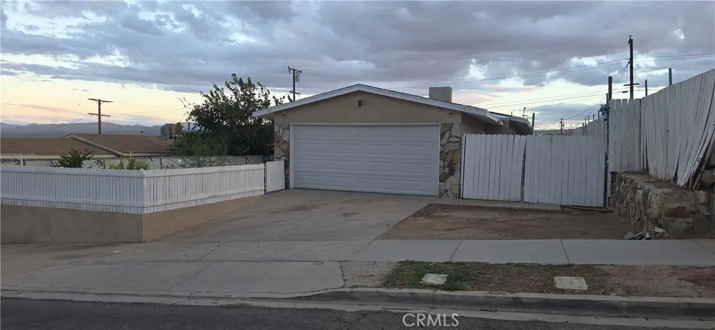 Duplex for rent at 934 E Navajo Street, Barstow, CA featuring 3 beds and 1 bath