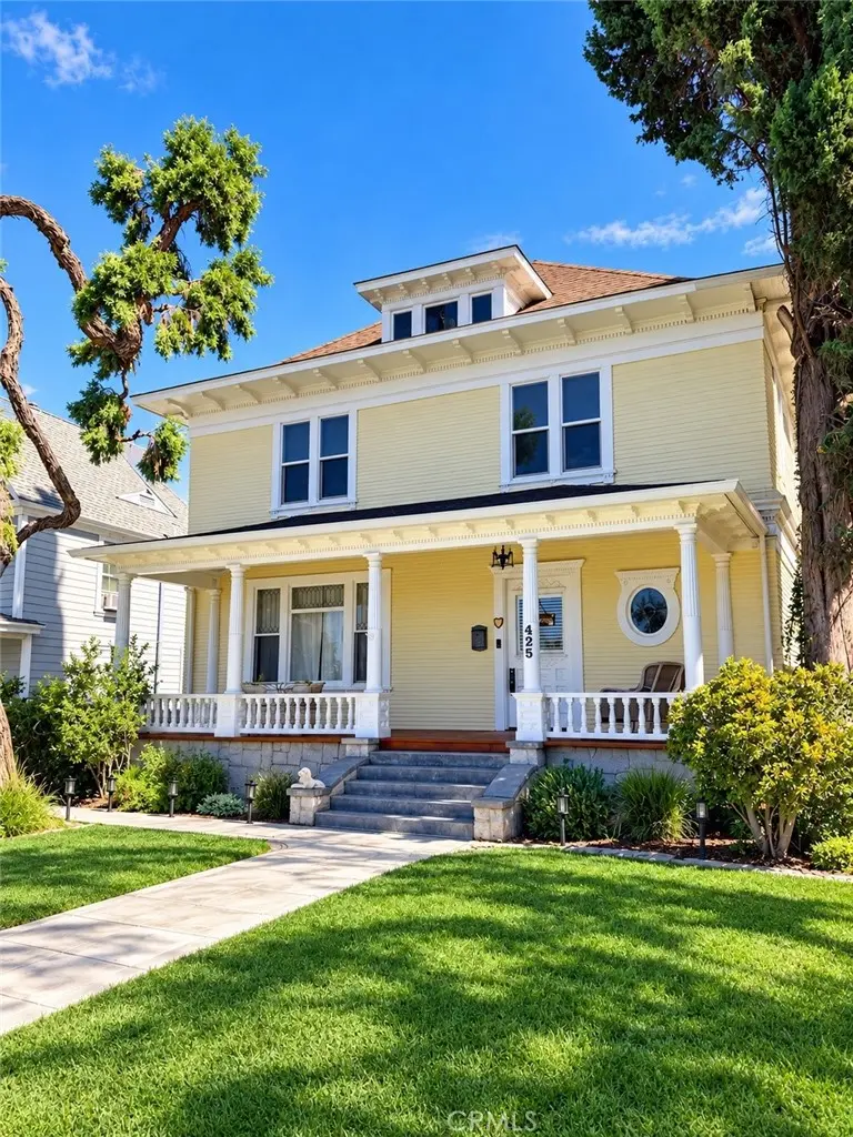 Residential Lease for rent at 425 Cajon, Redlands, San Bernardino County, CA featuring 5 beds and 3 baths