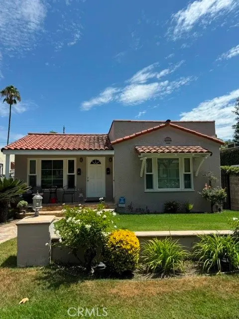 Duplex for rent at 226 N Brighton, Burbank, CA featuring 2 beds and 2 baths