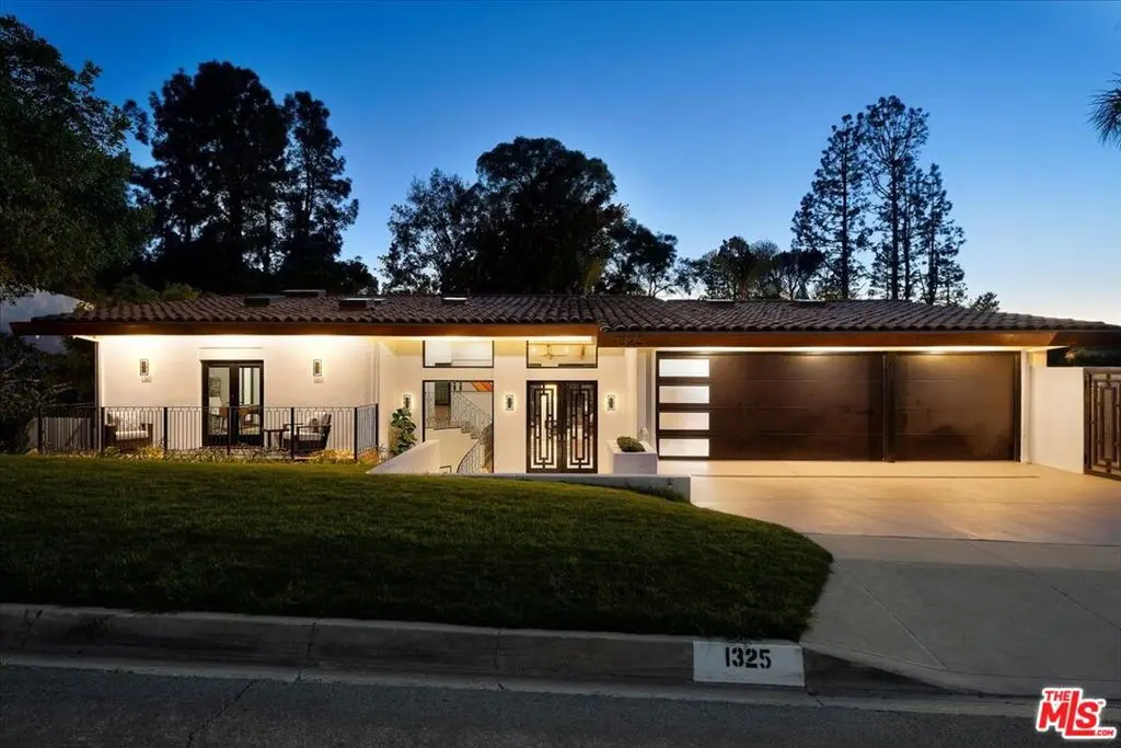 Single Family Residence for sale at 1325 Via Gabriel, Palos Verdes Estates, CA featuring 6 beds and 8 baths