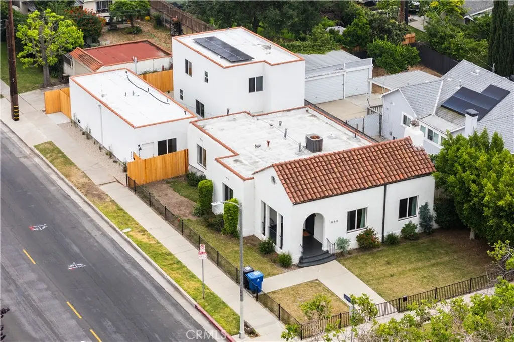 Single Family Residence for sale at 1050 S Plymouth, Los Angeles, CA featuring 8 beds and 5 baths