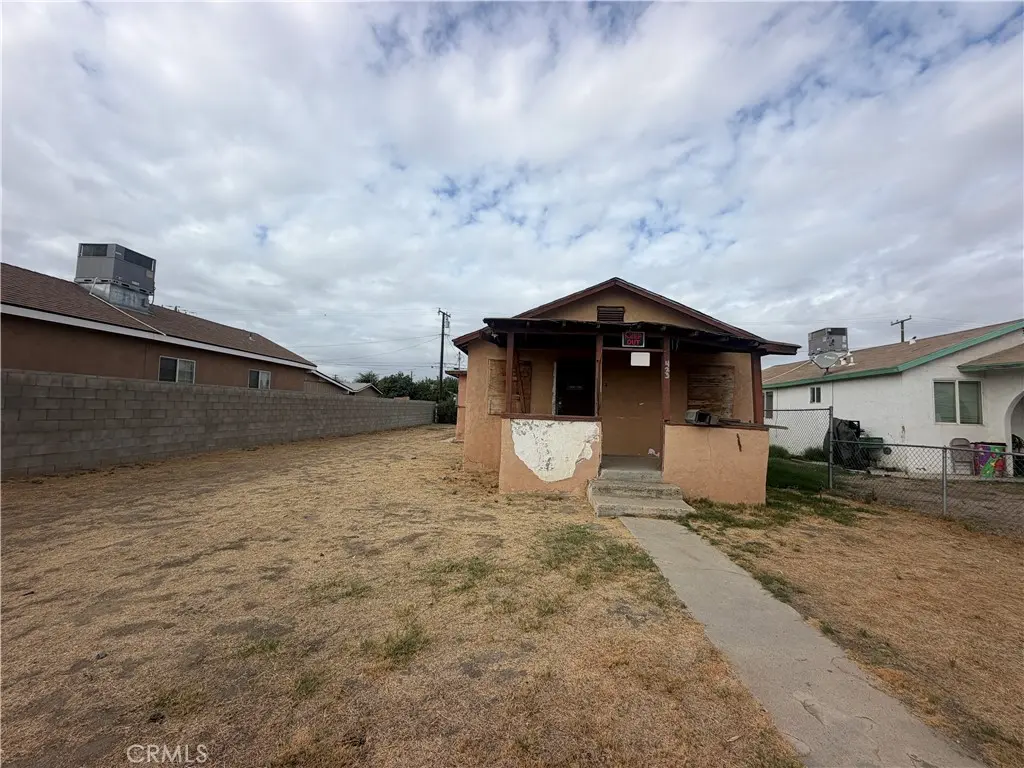 Single Family Residence for sale at 423 Dover, Delano, CA featuring 3 beds and 1 bath