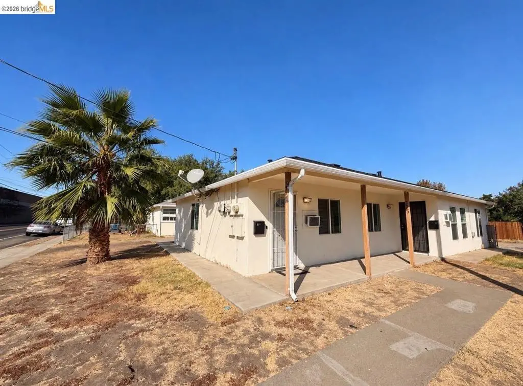 Duplex for rent at 31 Sunset Dr, Antioch, CA featuring 2 beds and 1 bath
