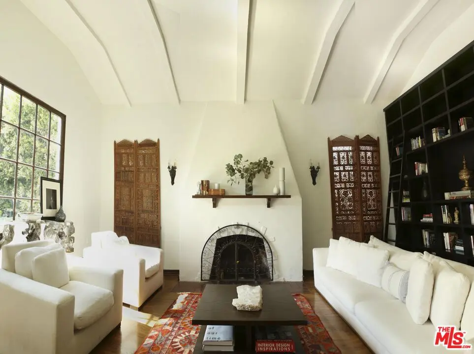 Single Family Residence for rent at 146 N La Peer Drive, West Hollywood, CA featuring 2 beds and 2 baths