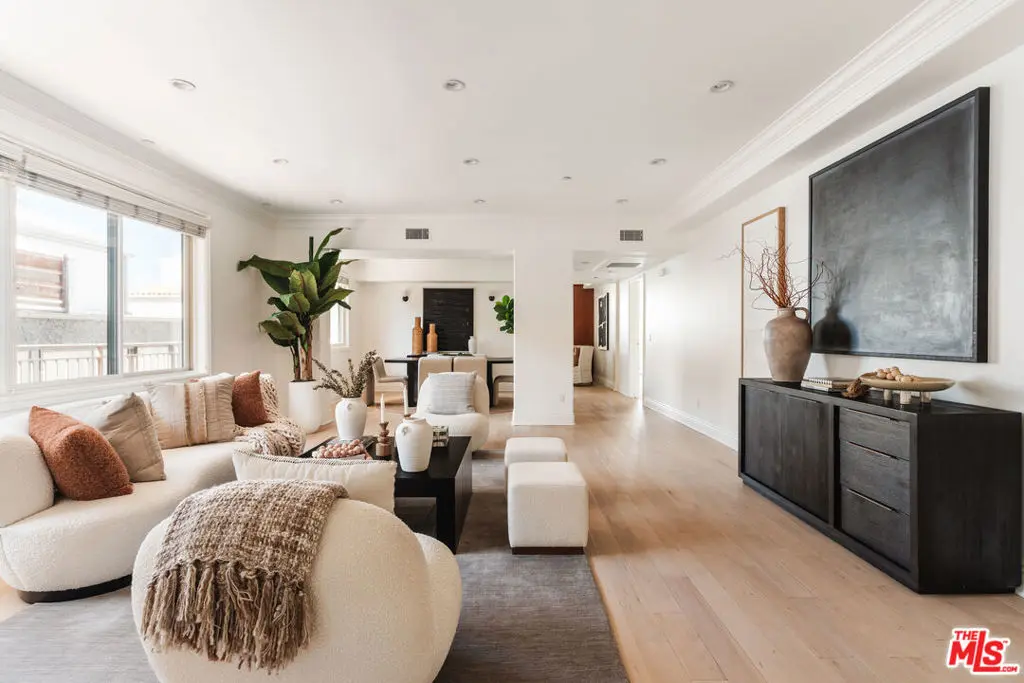 Condominium for sale at 11749 Goshen Avenue 402, Los Angeles, CA featuring 2 beds and 3 baths