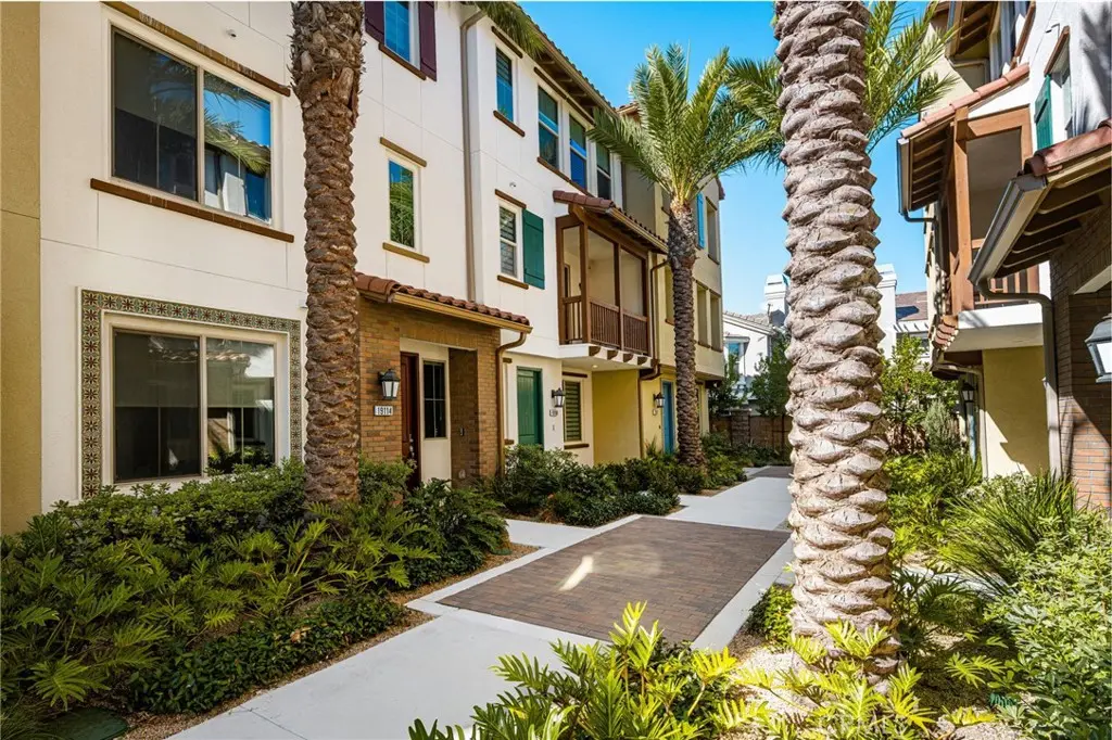Townhouse for sale at 19114 Azul, Huntington Beach, CA featuring 3 beds and 4 baths