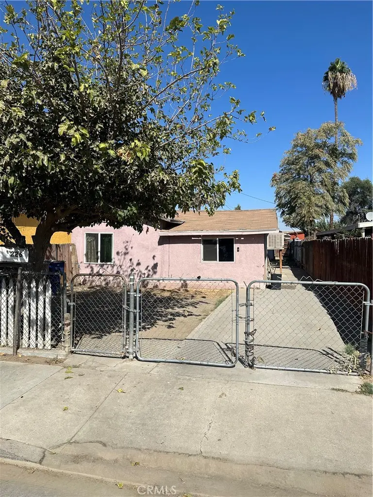 Single Family Residence for sale at 226 E 7th, Bakersfield, CA featuring 2 beds and 1 bath