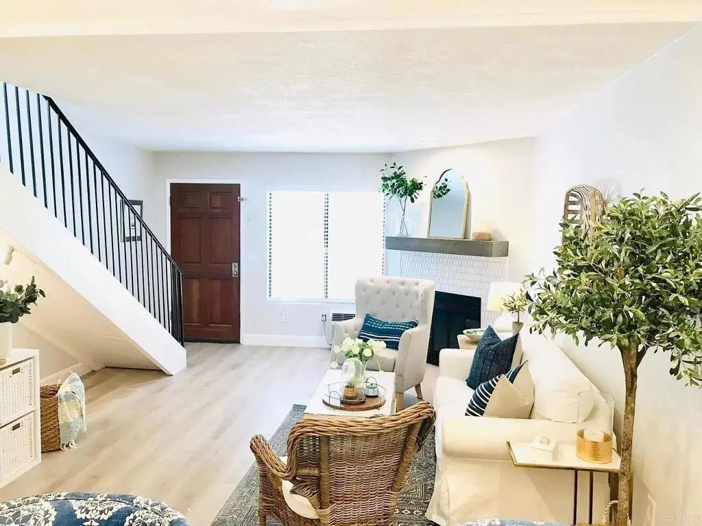 Residential Lease for rent at 1411 Robinson Avenue 4, San Diego, San Diego County, CA featuring 2 beds and 2 baths