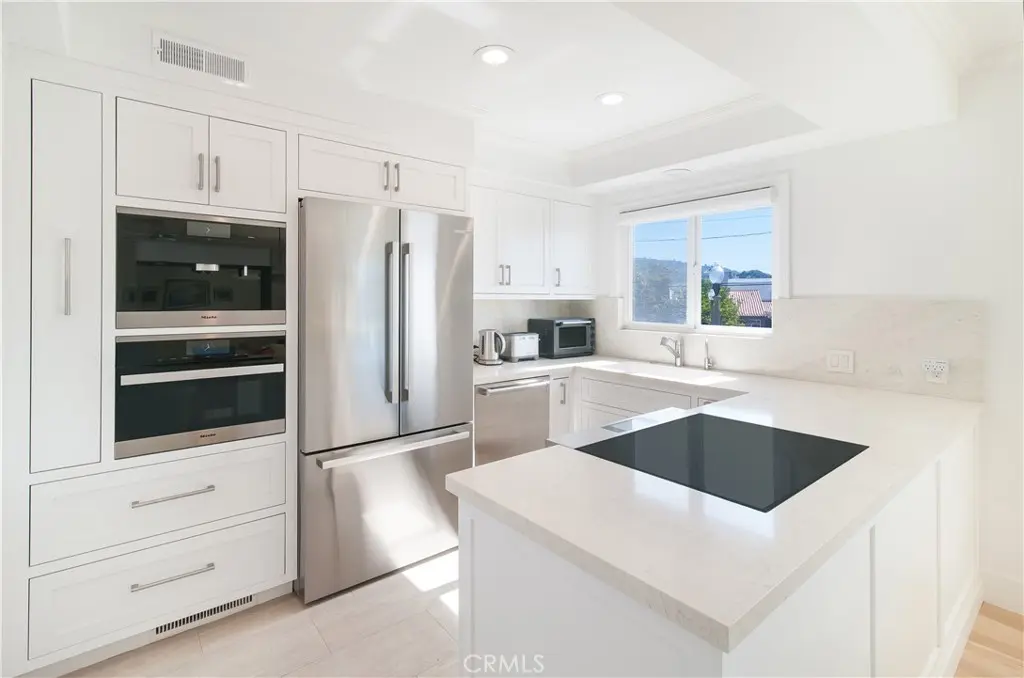 Condominium for rent at 251 Lower Cliff 15, Laguna Beach, CA featuring 1 bed and 1 bath