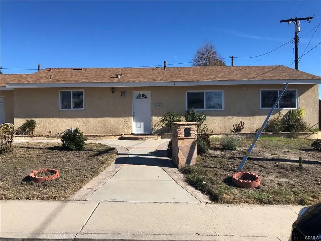 Residential Lease for rent at 2234 Caldwell Avenue, Simi Valley, Ventura County, CA featuring 4 beds and 2 baths