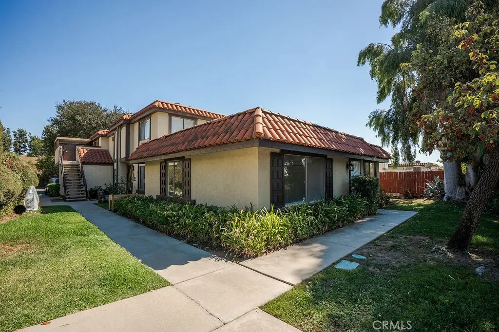 Condominium for rent at 826 Junipero, Duarte, CA featuring 2 beds and 1 bath
