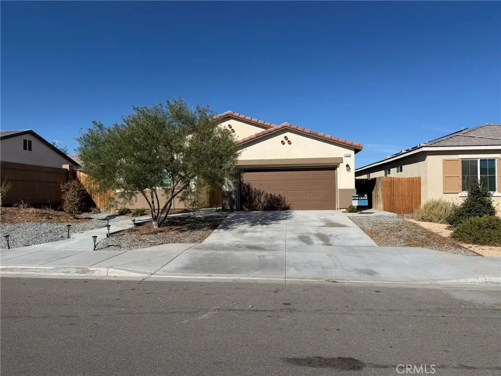 Duplex for rent at 11516 Juliana, Adelanto, CA featuring 3 beds and 2 baths