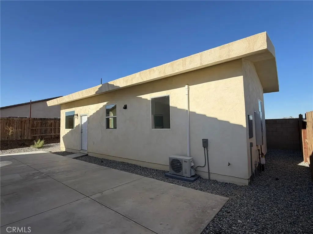 Duplex for rent at 11516 Juliana, Adelanto, CA featuring 1 bed and 1 bath