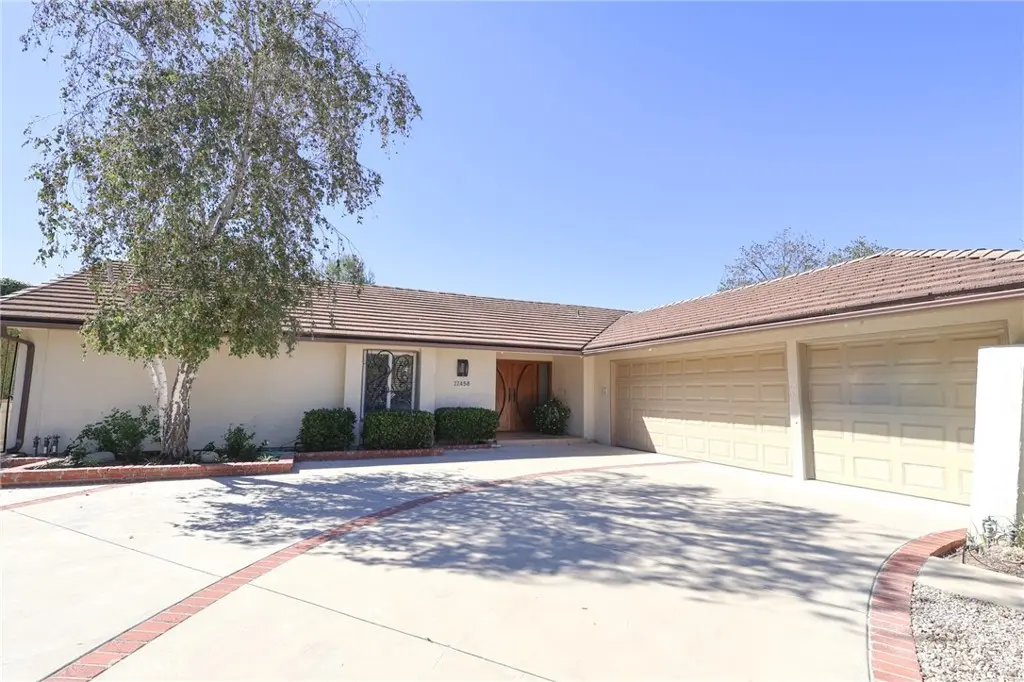 Single Family Residence for rent at 22458 Calipatria Drive, Calabasas, CA featuring 3 beds and 2 baths