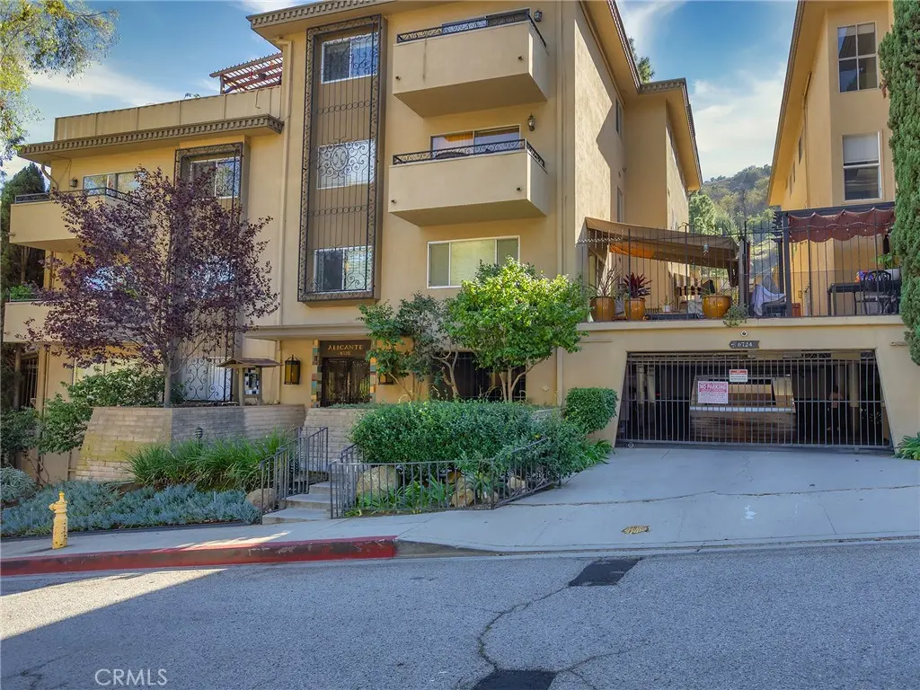 Condominium for sale at 6724 Hillpark Drive 302, Los Angeles, CA featuring 2 beds and 2 baths