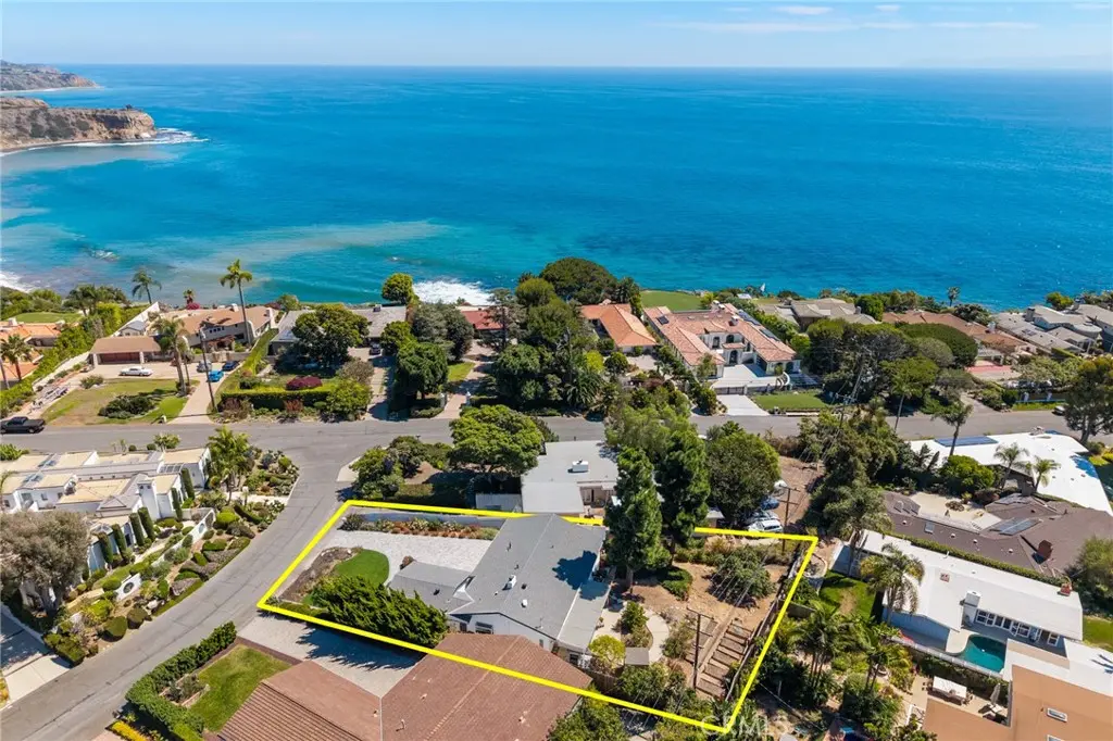 Single Family Residence for rent at 21 Barkentine Road, Rancho Palos Verdes, CA featuring 3 beds and 2 baths